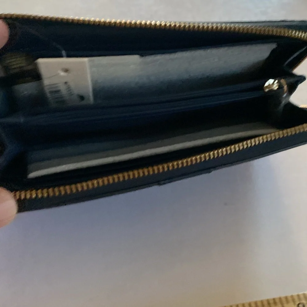 FOSSIL Vday Zip Clutch Hearst Zip Around Black Wallet. NWT